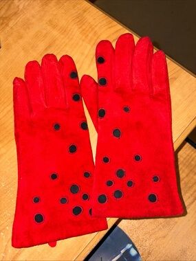 Gloves red suede  with Black Polkas lined women’s suede size M/L vintage beauty